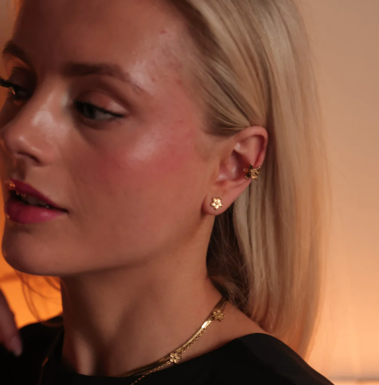 Sistie 2ND forgyldt stål earcuff Camellia