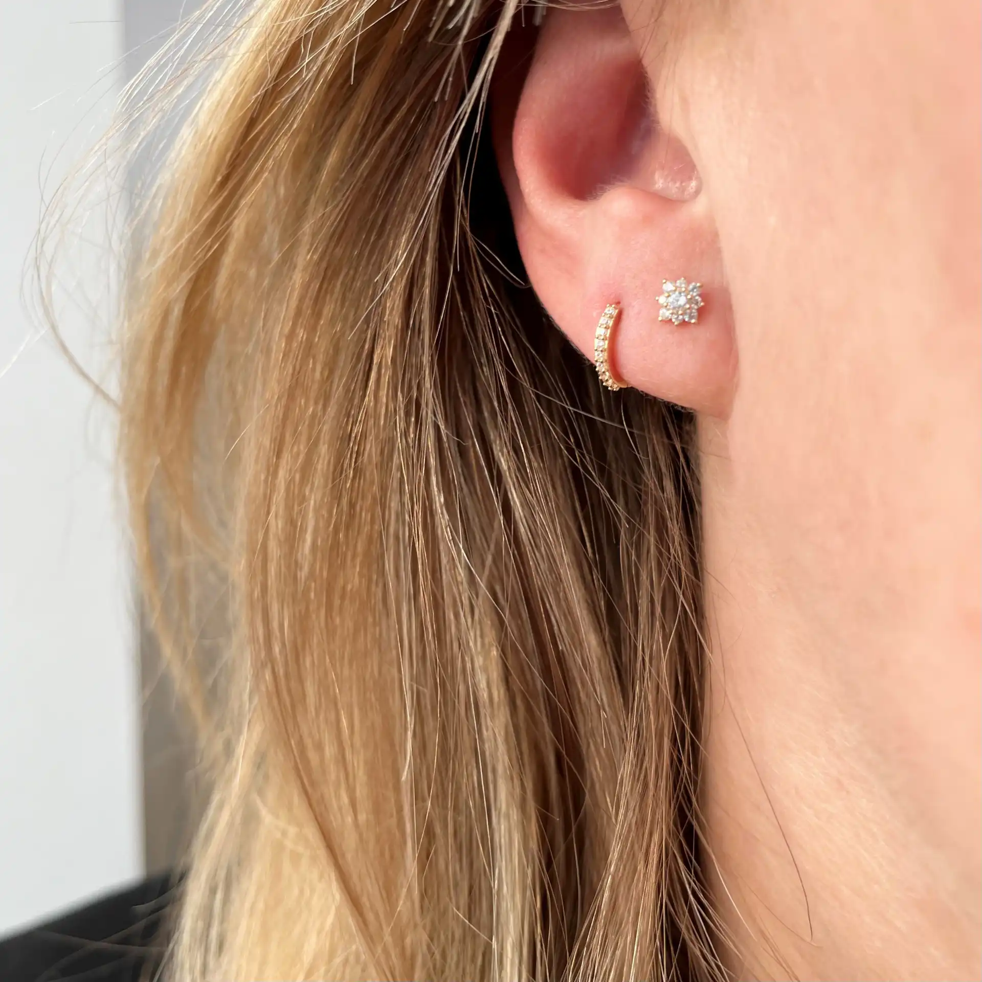 Øreringe m. zirkonia 8 kt.