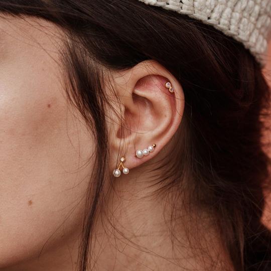 Coco Cherry ørestikker, forgyldt - Sct. Mathias Ure & Guld