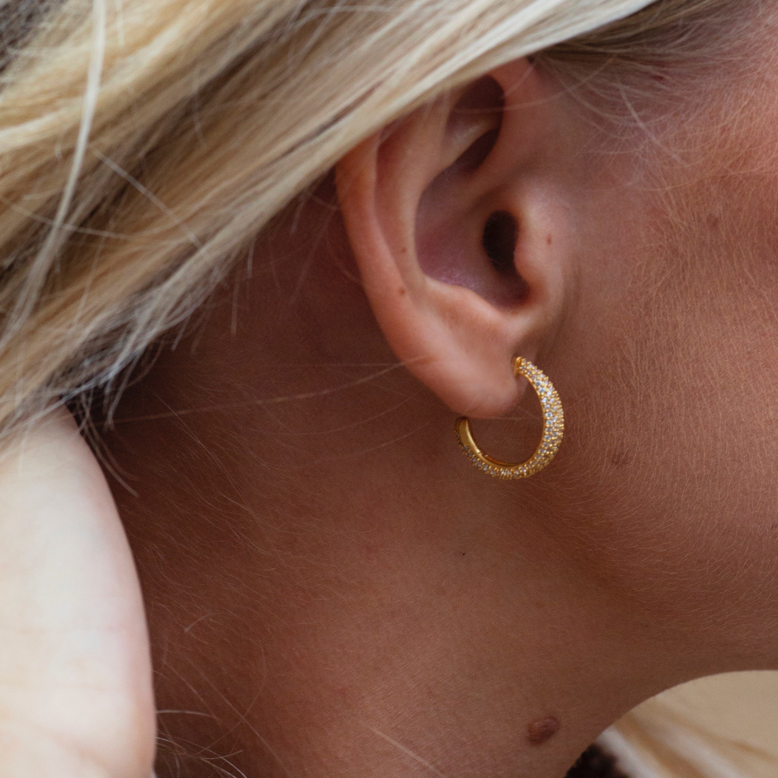 Ocean Flow Medium Sparkle Hoops Sølv